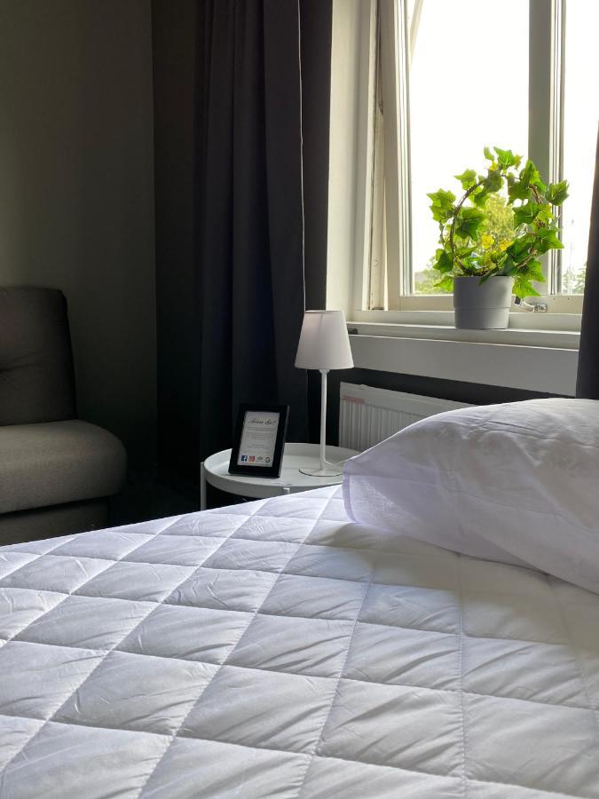 De La Gardie Park Vandrarhem Hostel Lidköping エクステリア 写真