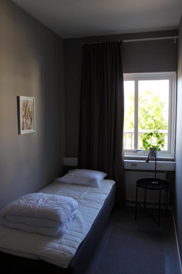 De La Gardie Park Vandrarhem Hostel Lidköping エクステリア 写真