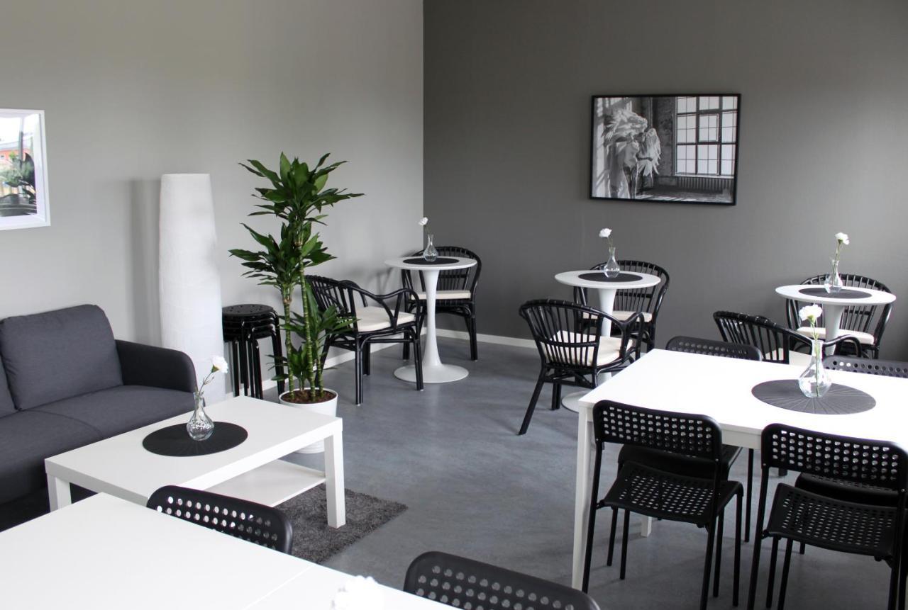 De La Gardie Park Vandrarhem Hostel Lidköping エクステリア 写真
